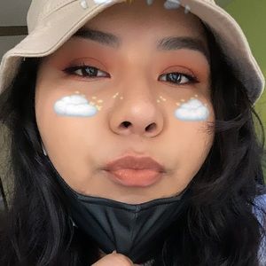 Meet your Posher, Alejandra